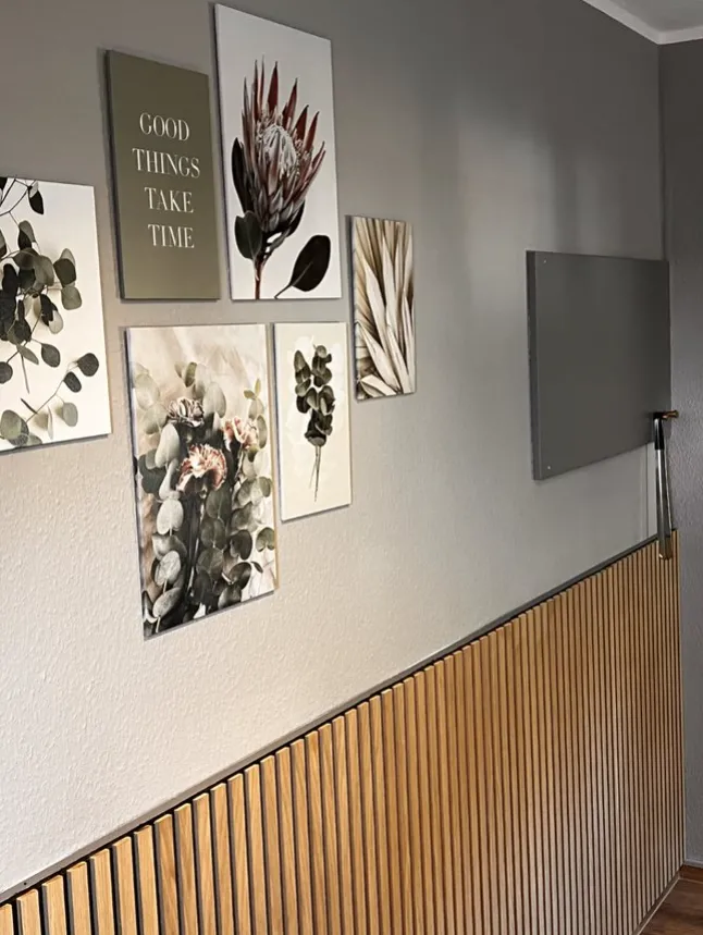 Blumenbilder an der Wand